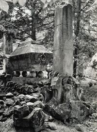 Sarkophag im Pf&ouml;rtener Park vor 1945
