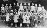 Schule Teuplitz 1931 mit Lehrer R. Lehmann Sammlung Kurt Pehla